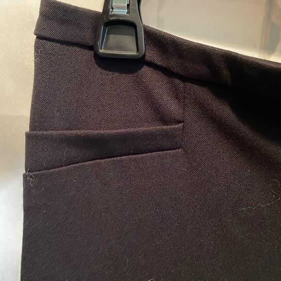 Chico's Black Trousers Slacks Pants. 1.5 Short. Like New - Picture 7 of 9